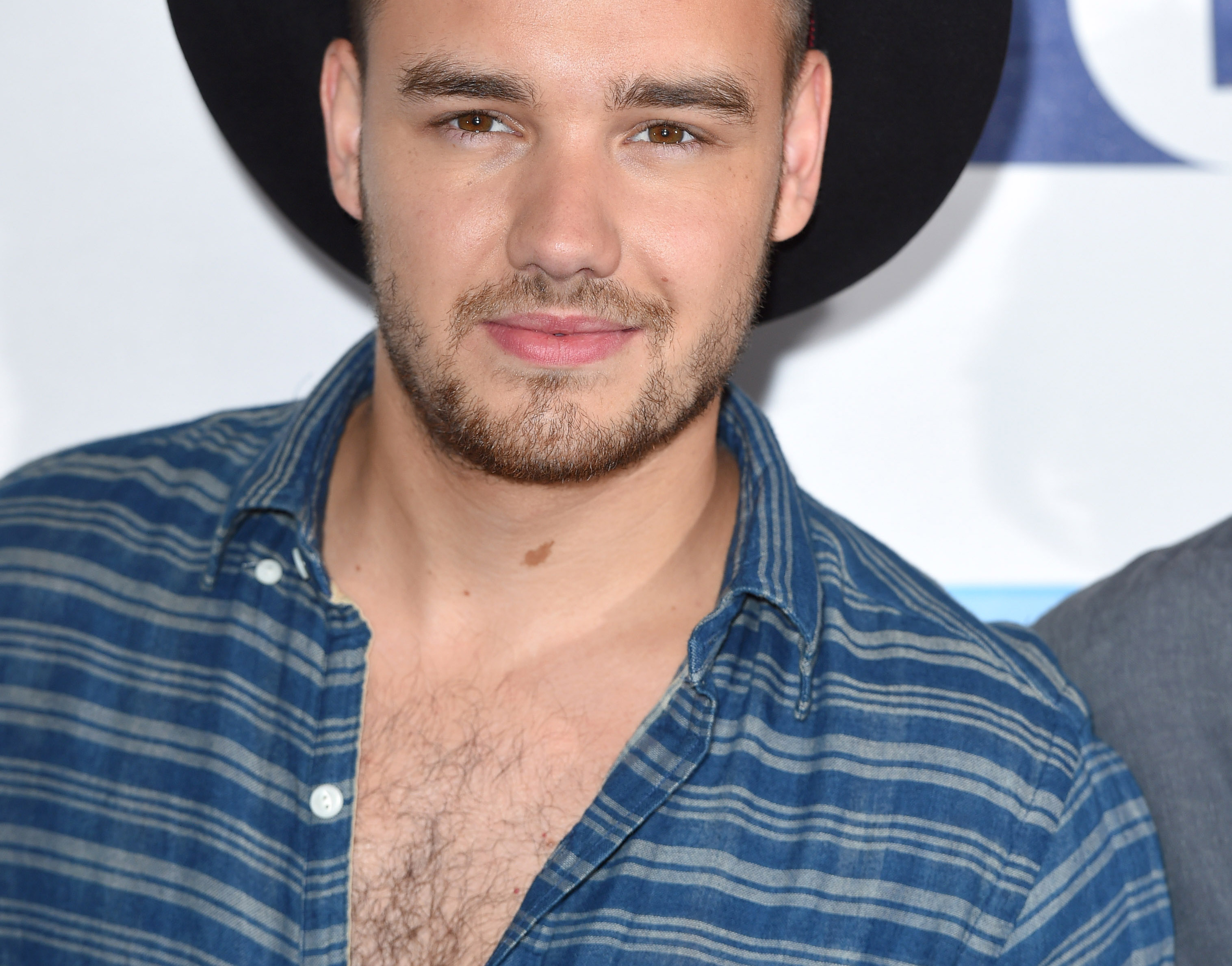 Liam Payne signs solo album! One Direction going in all ...