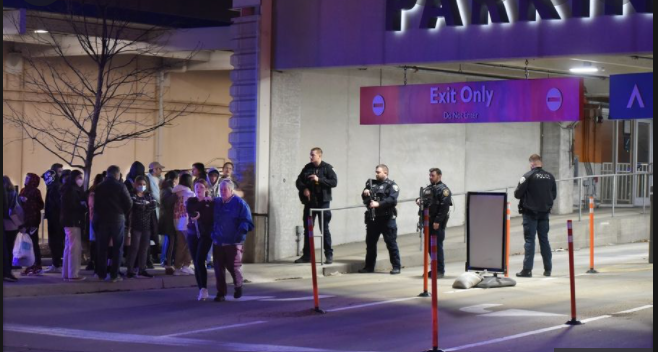 Fashion Outlet Mall Rosemont Shooting Today: Teen Injured in Fashion ...