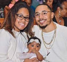 Mookie Betts (center) with fiance Brianna Hammonds and daughter Kynlee Betts  and Los Angeles Dodgers Foundation chief executive officer Nichol Whitema  Stock Photo - Alamy