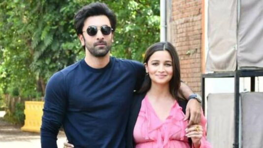 Actor Alia Bhatt & Ranbir Kapoor Blessed With Baby Girl Welcomes Their First Child Pictures Photos 